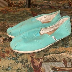 Women’s Toms size 8.5